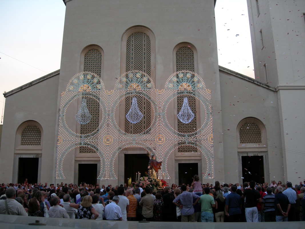 The 'vara' leaving the Duomo