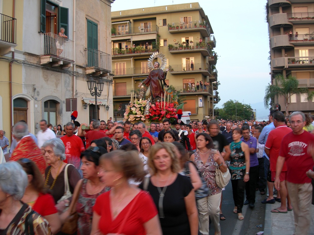 The 'vara' is carried through the streets