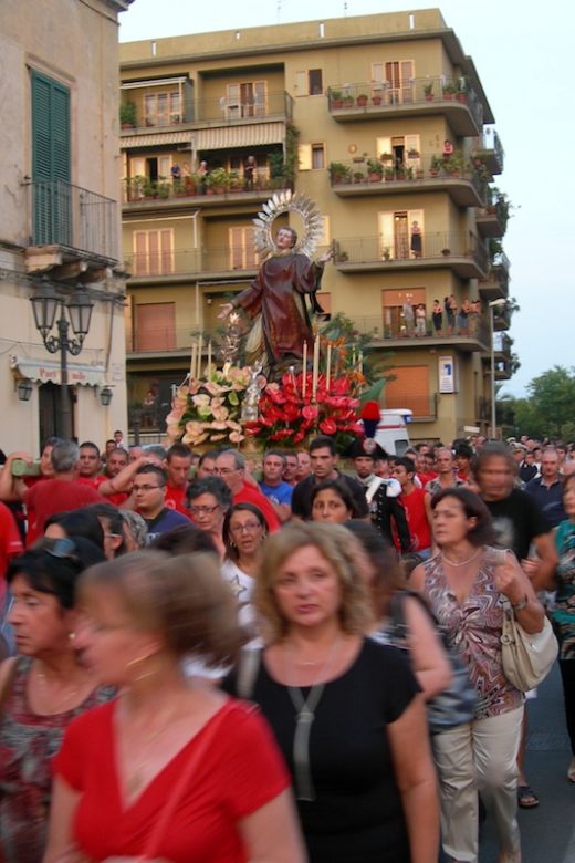 The 'vara' is carried through the streets