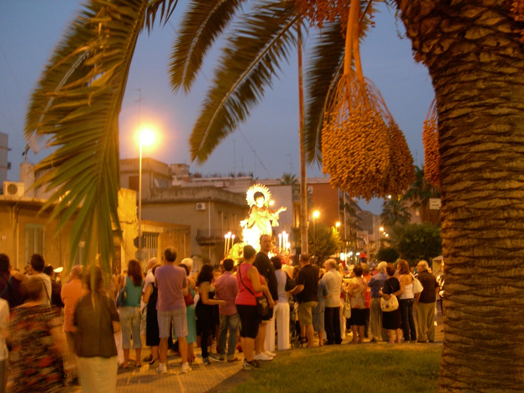 The 'vara' pauses while prayers are said