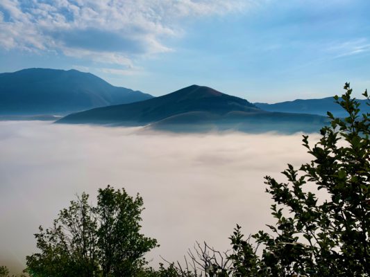 Mist over the pianura di Castelluccio
